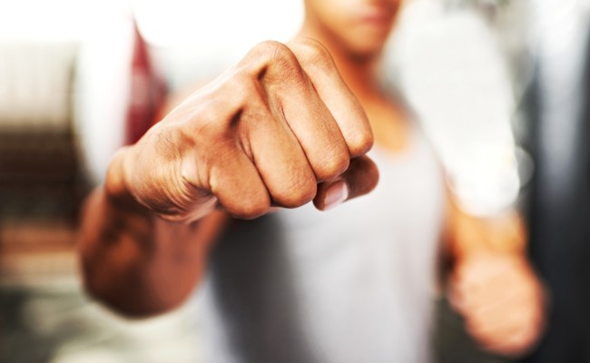 Schlägerei vor einem Club und auf Drogen unterwegs