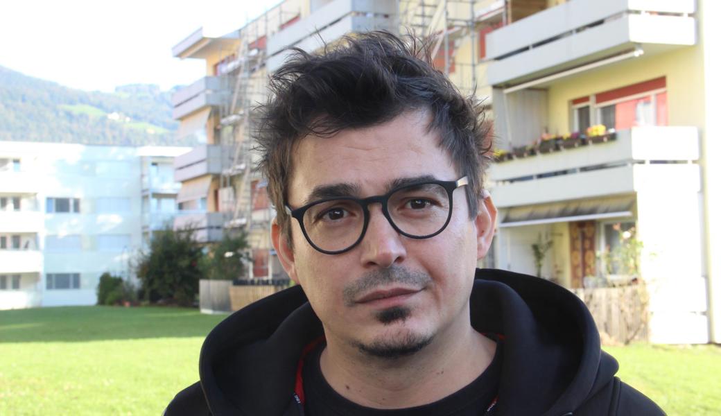 Unter dem Künstlernamen Rexeye veröffentlicht Shqipton Rexhaj eine Rap-Hommage ans Altstätter Neufeldquartier. Hier ist er mit einem Bruder und einer Schwester aufgewachsen. Heute lebt er mit seiner Frau den zwei Söhnen in Montlingen.
