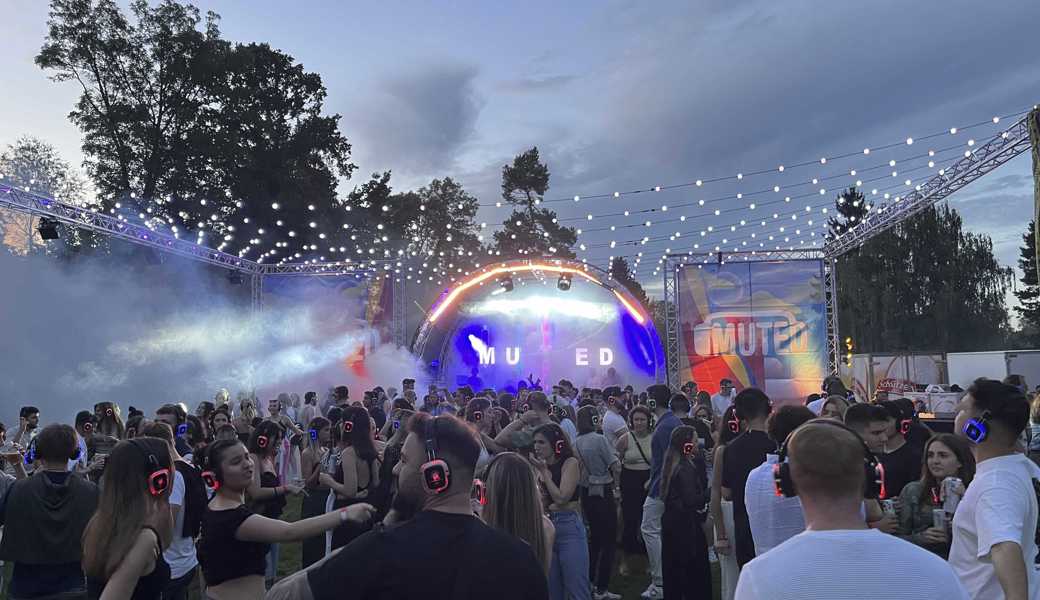 Ausgelassene Feier in der Stille: Daydance im Strandbad Bruggerhorn in St. Margrethen. 