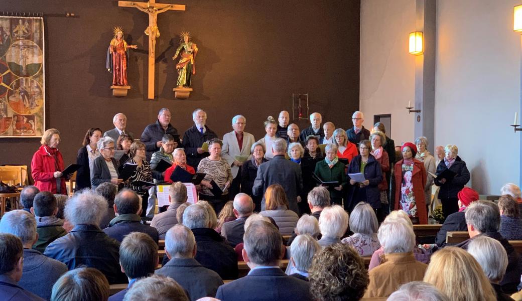 Vor ihrem Auszug feierten die Steyler Missionare mit Gästen den letzten Gottesdienst. In den Plänen der künftigen Überbauung des Marienburg-Areals bleibt das Gebäude bestehen, es wird aber nicht mehr als Kirche genutzt.