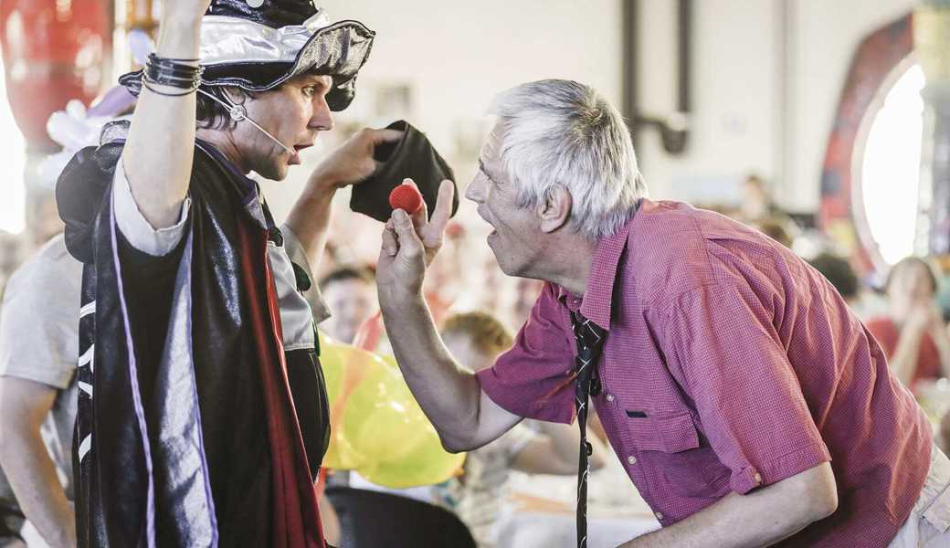 Bei der Theateraufführung geht es vor allem um die Wahrnehmung, Wertschätzung und Förderung der künstlerischen und persönlichen Einzigartigkeit der Menschen mit kognitiver Beeinträchtigung.  Bei der Theateraufführung geht es vor allem um die Wahrnehmung, Wertschätzung und Förderung der künstlerischen und persönlichen Einzigartigkeit der Menschen mit kognitiver Beeinträchtigung.