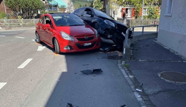 14-Jähriger auf Strolchenfahrt kracht in anderes Auto und Mauer