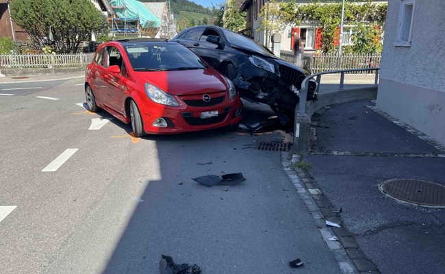 14-Jähriger auf Strolchenfahrt kracht in anderes Auto und Mauer