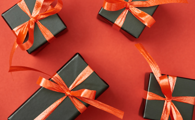 Autorinnen und Autoren verschenken Weihnachtspäckli zum Schmunzeln