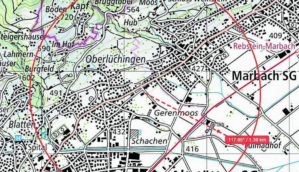 Aufgrund von Sendeleistung, Antennenhöhe und Neigungswinkel wurde errechnet, dass bis zu einer Entfernung von 1393 m von der Antenne die Einspracheberechtigung gilt.