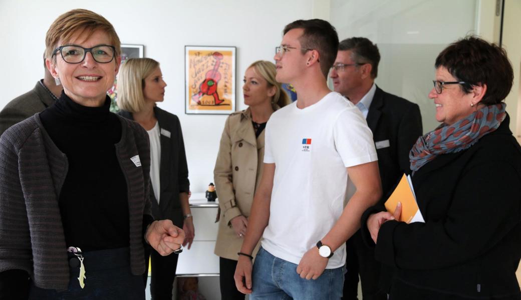 Judith Schneider, Präsidentin Kesb Rheintal (links), freute sich über die vielen Besucher.