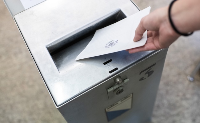 Neue Öffnungszeiten: Die Wahlurne bleibt künftig am Freitagabend geschlossen