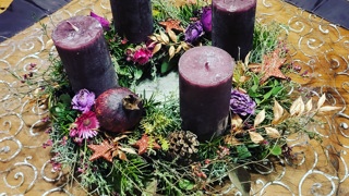 Alessandra Keller-Sarri freut sich über einen wunderschönen Adventskranz, den sie in Berneck gekauft hat. Alessandra Keller-Sarri freut sich über einen wunderschönen Adventskranz, den sie in Berneck gekauft hat.