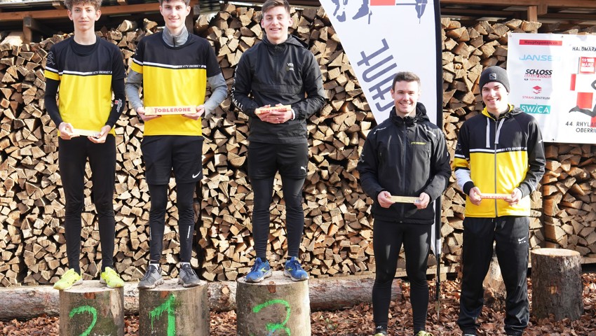 Auf dem Podest (von links): Samuel Künz (2.), Sieger Mika Steiger und Andrin Baumgartner (3.). Auf dem Podest (von links): Samuel Künz (2.), Sieger Mika Steiger und Andrin Baumgartner (3.).