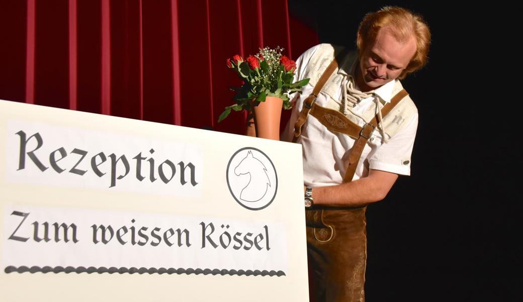 Hotel und Besitzer sind ein wenig in die Jahre gekommen.