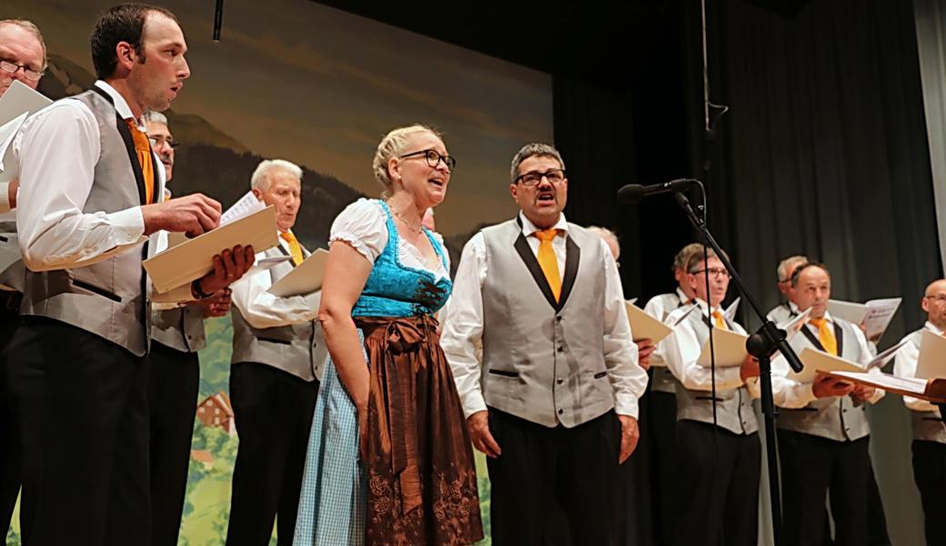 Auch der Männerchor Kobelwald kann es nicht ganz ohne Frau: Heinz Geisser sang mit seiner Gattin Manuela ein Duett.