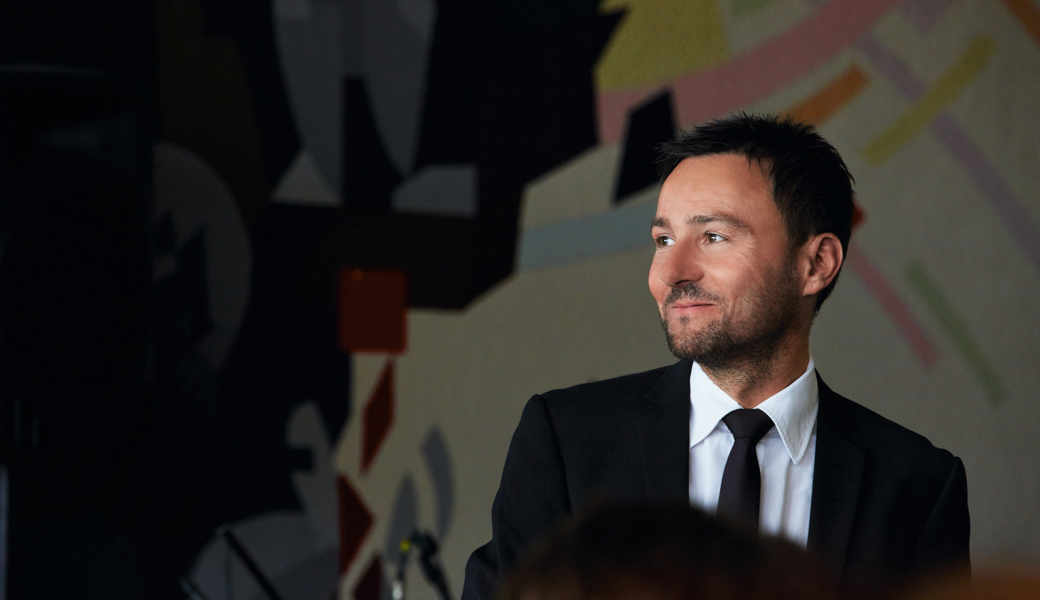 Gregor Loser trat vor zwei Jahren das Amt als Schulleiter der Oberstufe Rheineck an. Nach einer bewegten Zeit wird nun kurz vor dem Schuljahresbeginn sein Rücktritt bekannt.