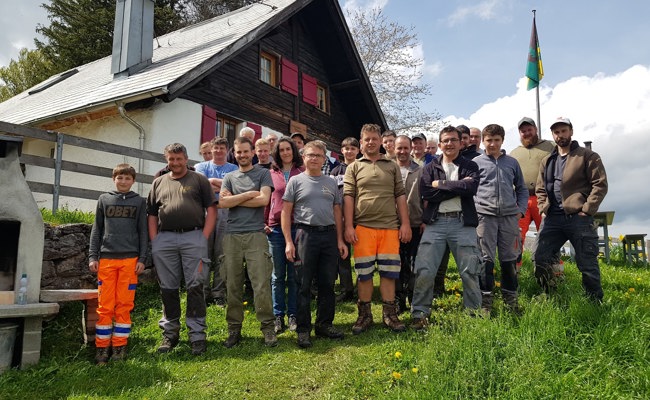 Ortsgemeinde verbrachte einen Arbeitstag auf dem Schwamm