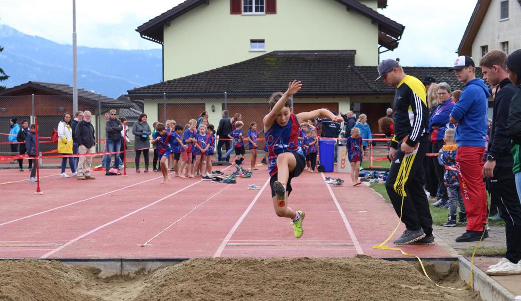 Die jungen Athletinnen und Athleten – hier ein Marbacher – waren mit vollem Einsatz bei der Sache.