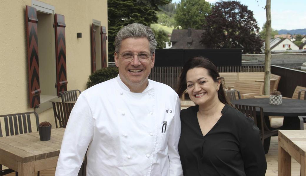 Bernd Schützelhofer und Jackie Pedregal können endlich loslegen – und sich über die neue grosse Terrasse freuen. 