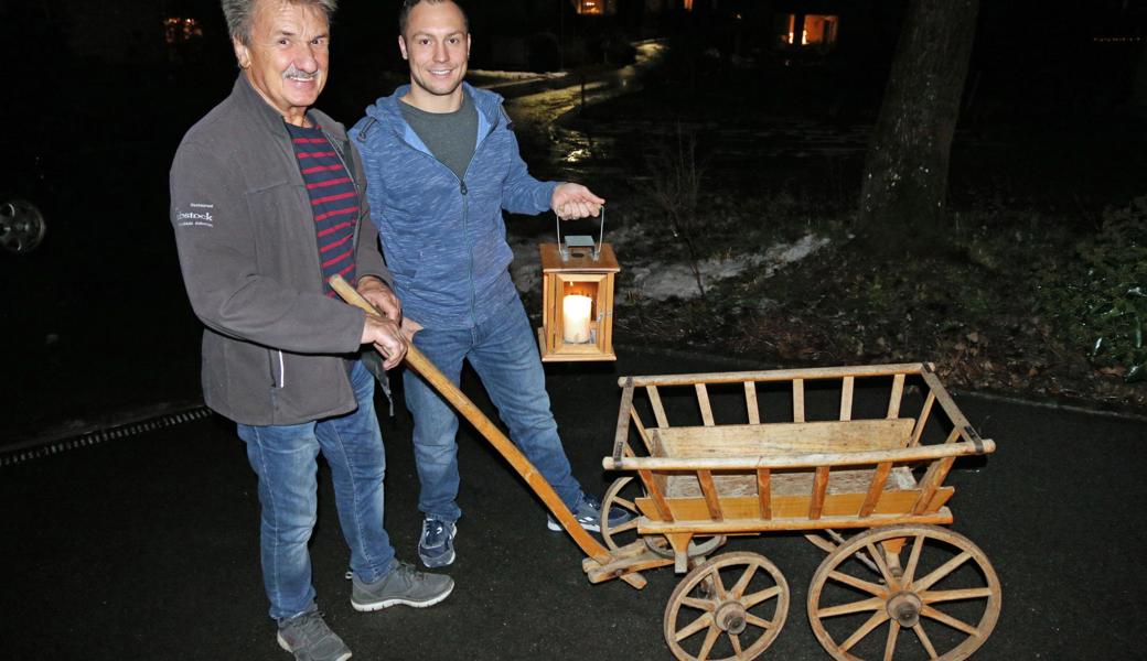 Ein Ersatzwagen wie neu: Sven Ender (rechts) und sein Vater Erwald Ender sind wieder bestens ausgerüstet für die Samichlaus-Einsätze im nächsten Jahr.