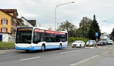 Autos stehen immer öfter hinterm Bus