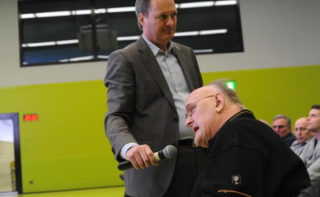 Grossaufmarsch zum Bevölkerungsgespräch zur Spitalzukunft