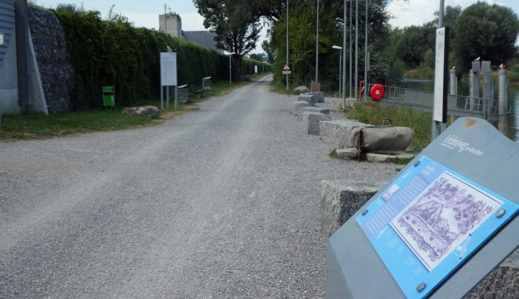 Auf der Rheinecker Uferpromenade wäre ein würdigerer Platz für den Gedenkstein, als in der kleinen Rabatte hinter dem Hotel Hecht, sind einige Rheineckerinnen und Rheinecker überzeugt. 