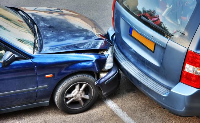 Frau bei Auffahrunfall verletzt