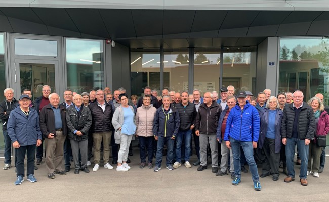 Hightech für Oldies: Der Jansen Rentnerverein zu Besuch bei Aepli Metallbau