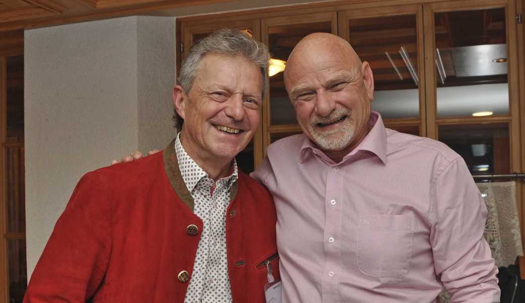 Verwaltungsratspräsident Roland Stump (links) verabschiedete das altershalber ausgeschiedene Geschäftsleitungsmitglied Heinz Duppenthaler.