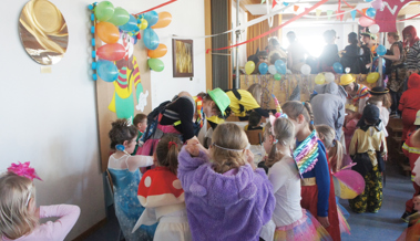 Kinder feierten eine tolle Fasnachtsparty im Pfarreiheim