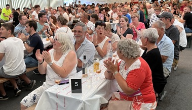Am Büchlerfest sass das halbe Dorf abends im Festzelt