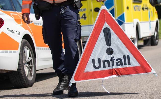 Rega flog ihn ins Spital: 57-jähriger Mann verletzt sich bei Arbeitsunfall lebensbedrohlich