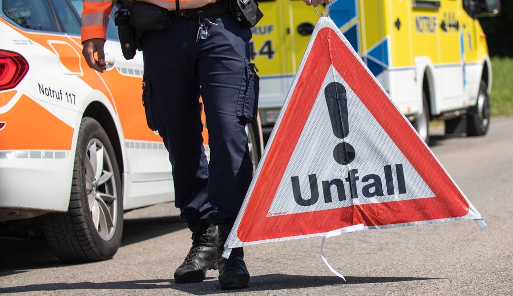 Rega flog ihn ins Spital: 57-jähriger Mann verletzt sich bei Arbeitsunfall lebensbedrohlich