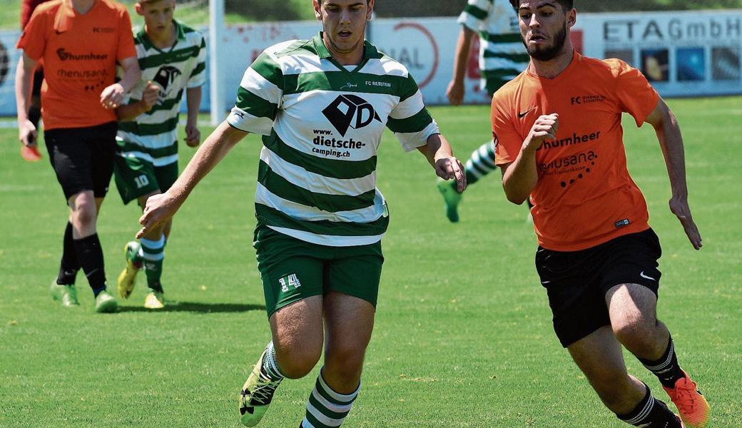 Die Rebsteiner A-Junioren (links) unterlagen dem FC Widnau 0:2.  Die Rebsteiner A-Junioren (links) unterlagen dem FC Widnau 0:2.