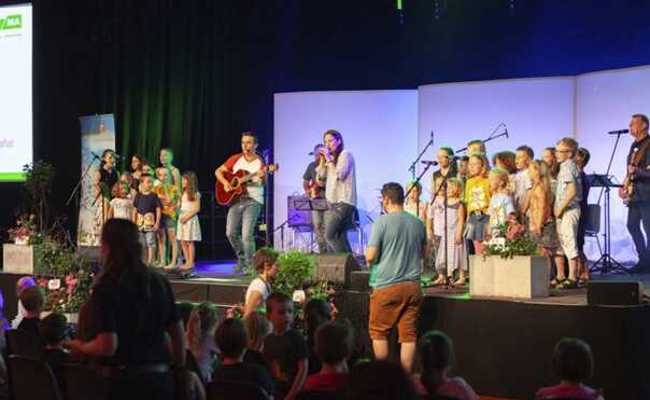 Die Band Sùmmarvoogìl spielt am Zoofest in Eichberg