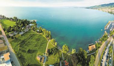 Algen und Kalk färben See türkis