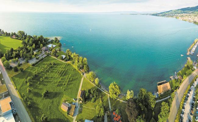 Algen und Kalk färben See türkis