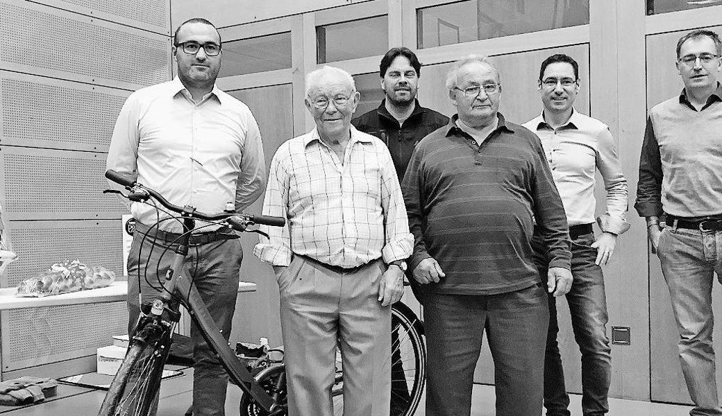 Kantonsrat Marcel Dietsche, (v.l.), Jasskönig Emil Eugster, Thomas Wüst, Leonhard Borer, Kantonsrat Markus Wüst, Nationalrat Roland Rino Büchel.  Bild: pd