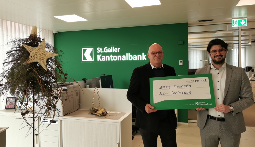 v.l.: Rolf Huber, Präsident Stiftung Providentia Oberriet, Dario Weissinger, Niederlassungsleiter SGKB Oberriet