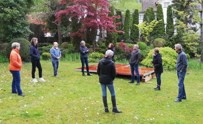 Komödie mit Tiefgang im Garten