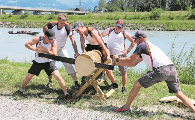 Kräftemessen am  Rhii-Fäscht