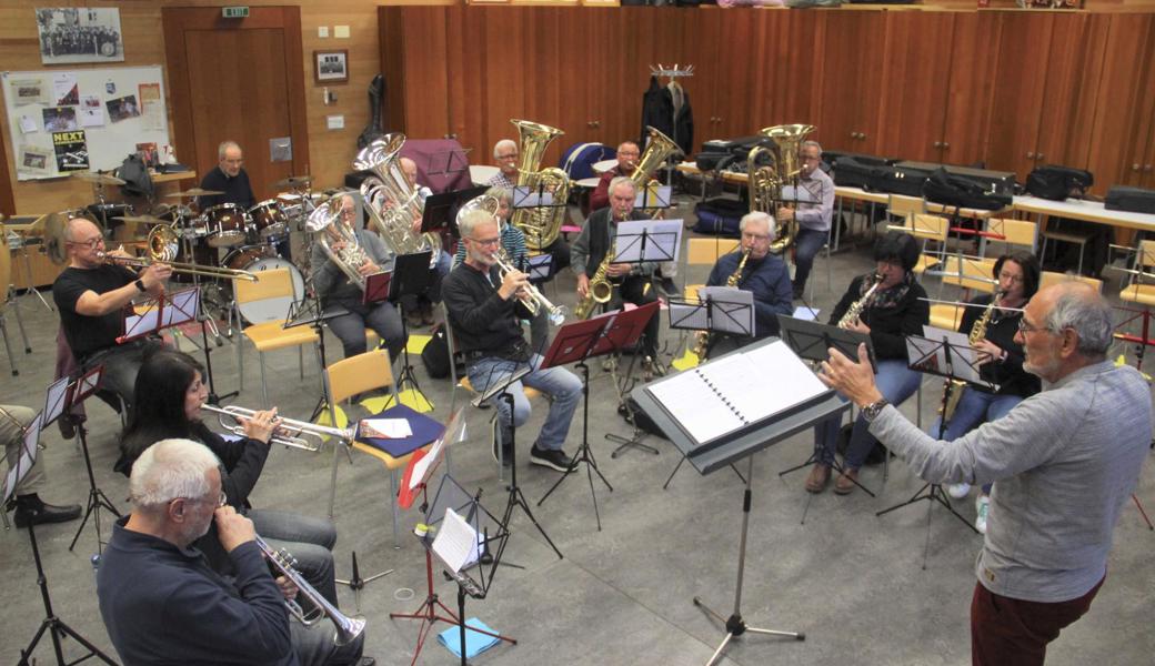 Kurt Ulmann, der mit Dirigieren aufgehört hatte, steht nun doch wieder vorn: Er leitet die neu gegründete Veteranenmusik Rheintal.  Kurt Ulmann, der mit Dirigieren aufgehört hatte, steht nun doch wieder vorn: Er leitet die neu gegründete Veteranenmusik Rheintal.