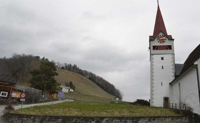 Rebfläche wird zum Treffpunkt - Weingut Zünd bietet Kirchgemeinde eine Freifläche an