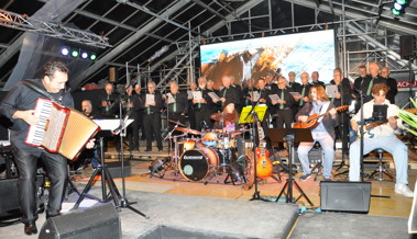 Spontane Bravo-Rufe: Chor und Band rocken das Gewächshaus