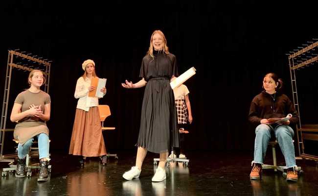 Theater der OMR: Der Schein trügt im Mädcheninternat