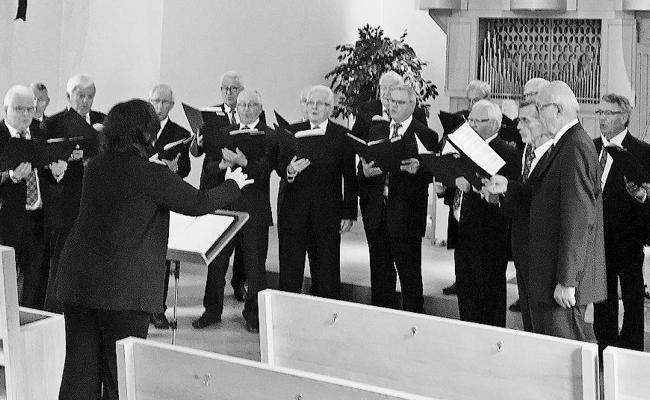 Der Männerchor singt in der Kapelle