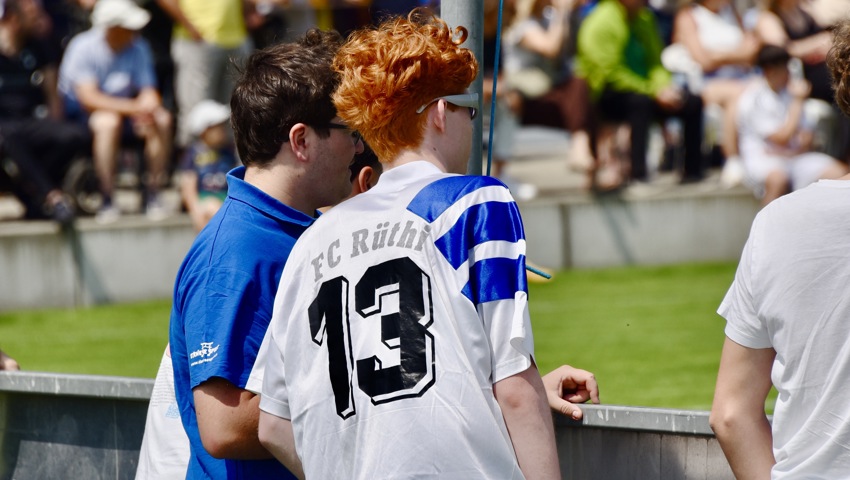 Die Rüthi-Fans kamen in Scharen nach Rebstein - auch in alten Trikots. Die Rüthi-Fans kamen in Scharen nach Rebstein - auch in alten Trikots.