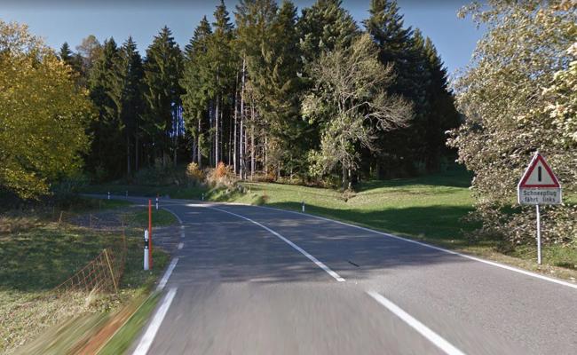 Töffunfall am Stoss: Hinterrad weggerutscht