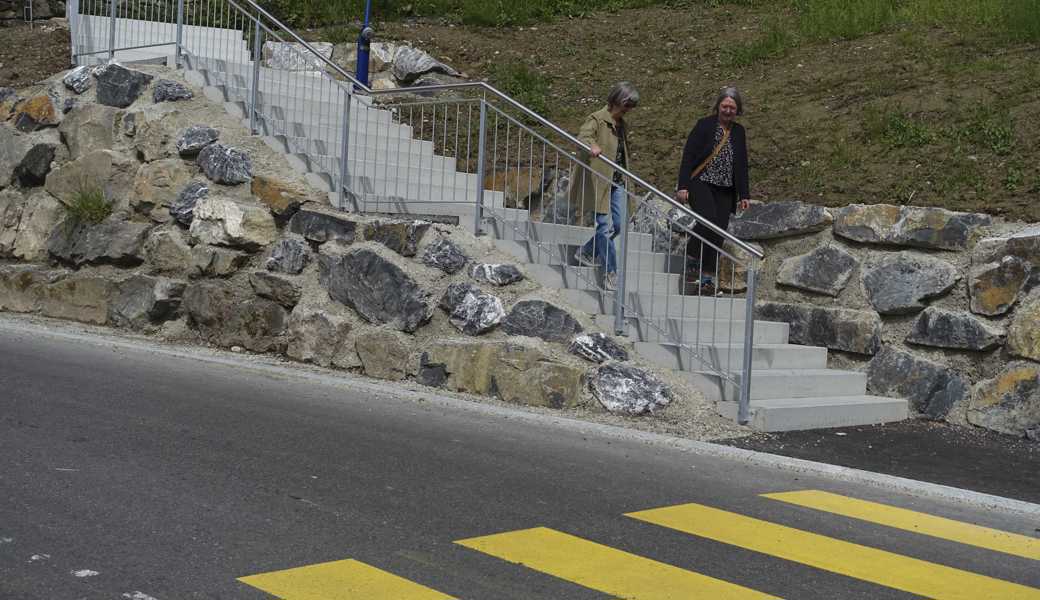 Die Korrektion der Rheineckerstrasse im Bereich Loch führte hier zu einer neuen Linienführung des  Fusswegs Gässeli und zur Verlegung des Fussgängerstreifens.