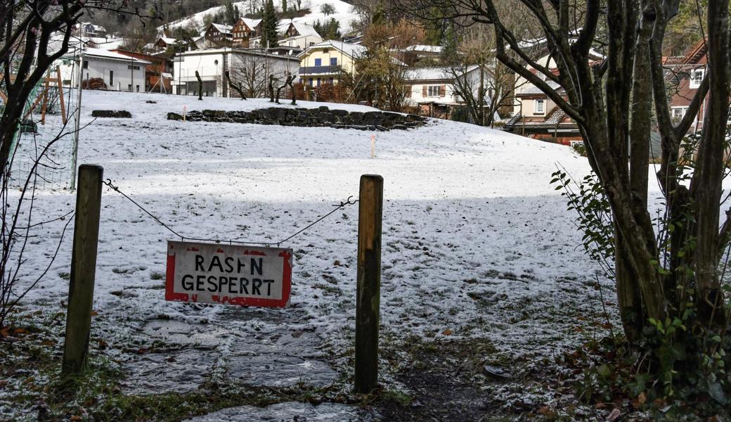 Die Spielwiese beim Schulhaus Burggut in Rebstein ist häufig nass. Deshalb baut die Primarschule einen Hartplatz.  Die Spielwiese beim Schulhaus Burggut in Rebstein ist häufig nass. Deshalb baut die Primarschule einen Hartplatz.