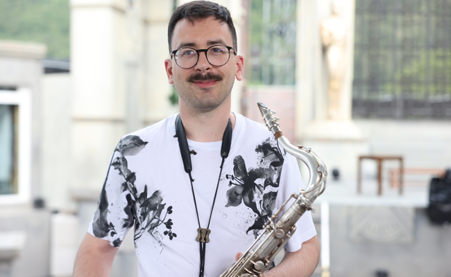 Sax und Klarinette für «Chaplin»: Hinterforster spielt in Musical-Orchester