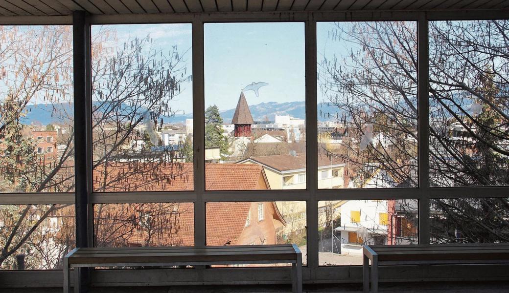 Besondere Verhältnisse: Vom Heerbrugger Sonnenberg-Schulhaus fällt der Blick auf Au-Heerbrugg, das Schulhaus selbst liegt auf Balgacher Boden, 100 Meter nördlich – auf dem Foto links – beginnt das Bernecker Gemeindegebiet. Das Gebiet der Oberstufe erstreckt sich über alle drei politischen Gemeinden.