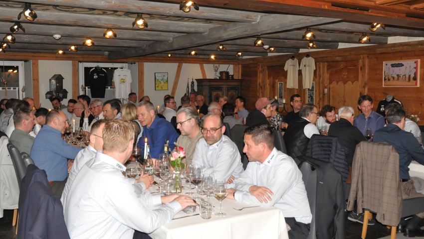 Die Teilnehmenden des Auslosungsabends hörten den Ausführungen von Winti-CEO Markus Jutzeler gespannt zu. Die Teilnehmenden des Auslosungsabends hörten den Ausführungen von Winti-CEO Markus Jutzeler gespannt zu.